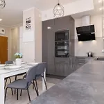 Appartement Ground Floor With Garden And Free Garage In By Renters *
