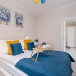 Ground Floor With Garden And Free Garage In By Renters Appartement *