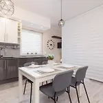 Appartement Ground Floor With Garden And Free Garage In By Renters *