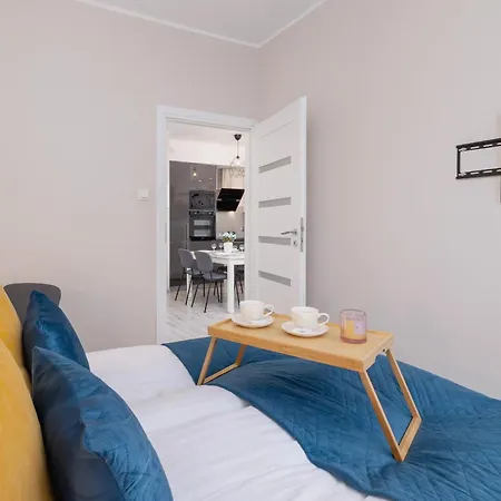 Ground Floor With Garden And Free Garage In By Renters *