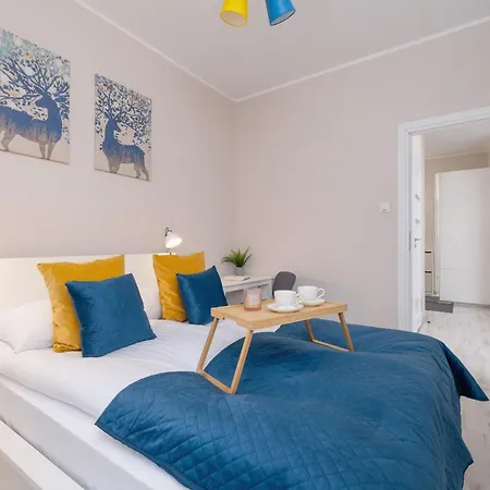 Ground Floor With Garden And Free Garage In By Renters Apartmán *
