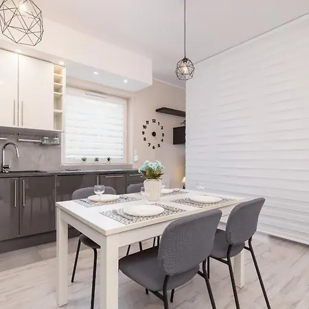 Apartmán Ground Floor With Garden And Free Garage In By Renters *
