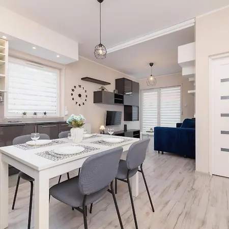Apartmán Ground Floor With Garden And Free Garage In By Renters *