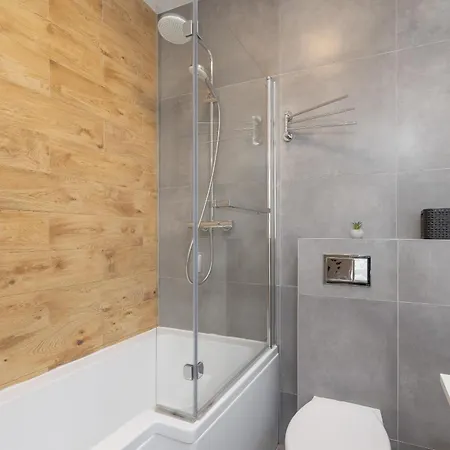 Apartmán Ground Floor With Garden And Free Garage In By Renters *