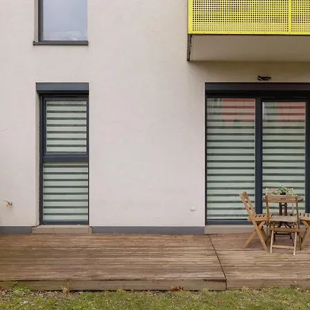 Apartamento Ground Floor With Garden And Free Garage In By Renters *