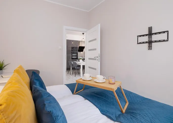 Ground Floor With Garden And Free Garage In By Renters *