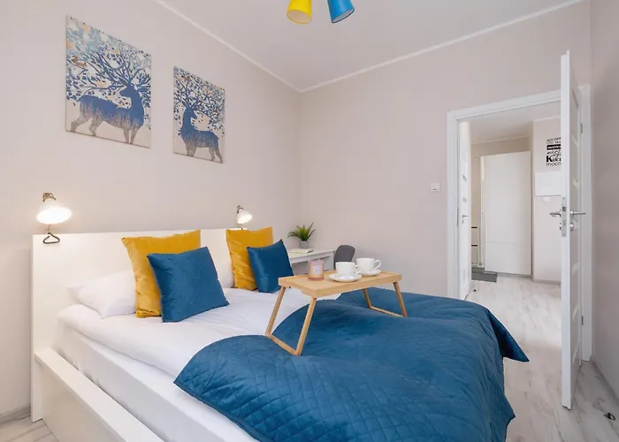 Ground Floor With Garden And Free Garage In By Renters Apartmán *