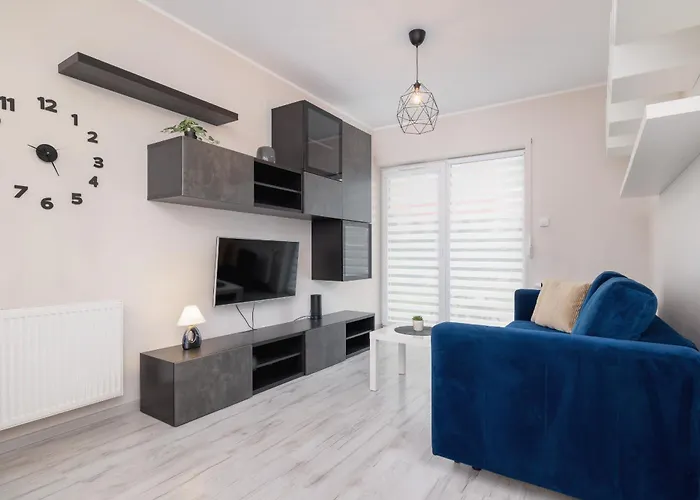 Apartmán Ground Floor With Garden And Free Garage In By Renters *