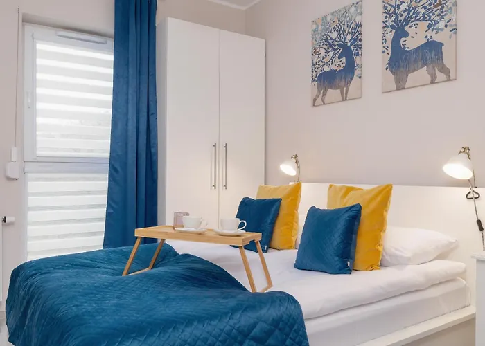 Ground Floor With Garden And Free Garage In By Renters Apartmán