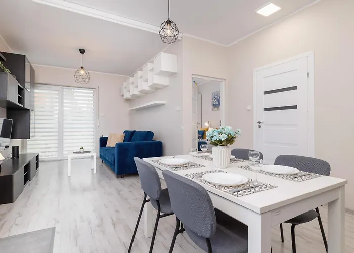 Ground Floor With Garden And Free Garage In By Renters Apartmán