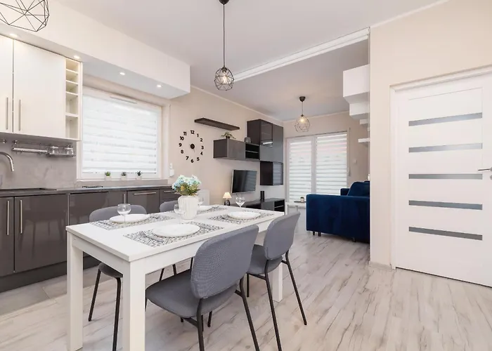 Apartmán Ground Floor With Garden And Free Garage In By Renters *