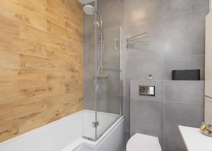 Apartmán Ground Floor With Garden And Free Garage In By Renters *